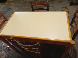 Mesa de cocina y 4 sillas