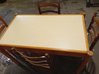 Mesa de cocina y 4 sillas