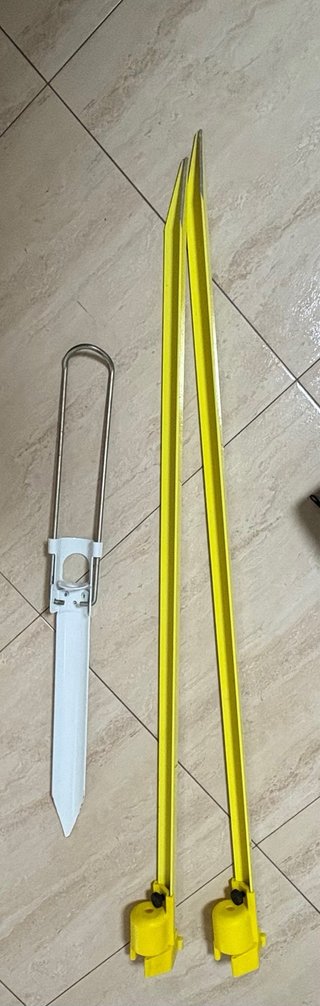 Soporte para cañas de pescar amarillo