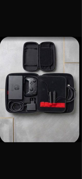 Nintendo Switch + Mando Pro + Maletín viaje