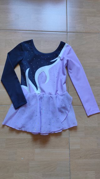 Maillot patinaje artístico morado y negro
