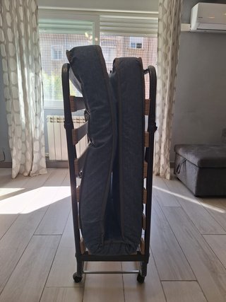 Cama plegable con colchón y ruedas