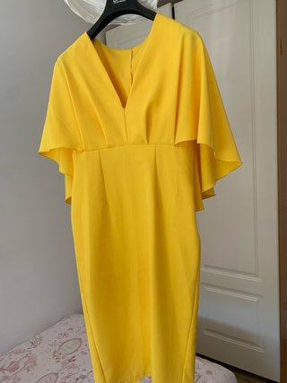 Vestido amarillo manga mariposa