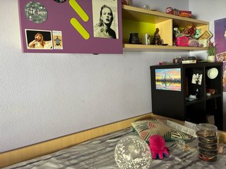 Cama compacta con estantería y cajones