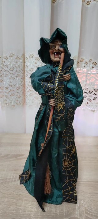 Tris Befana bambola artigianale. Singola euro 6.