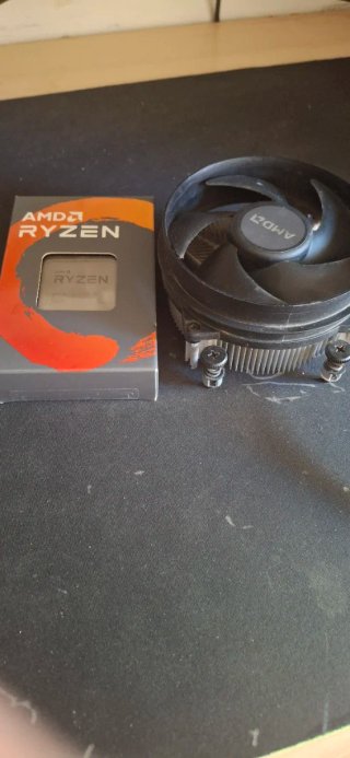 AMD Ryzen 5 3600 con disipador