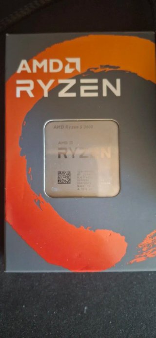 AMD Ryzen 5 3600 con disipador
