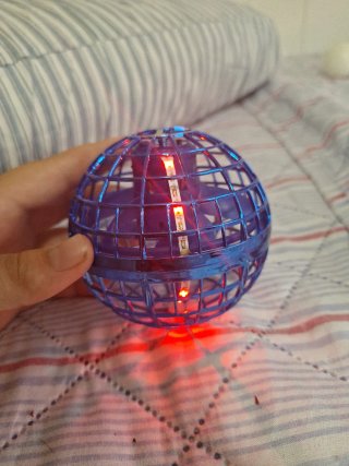 Bola voladora con luces LED