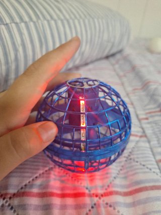 Bola voladora con luces LED