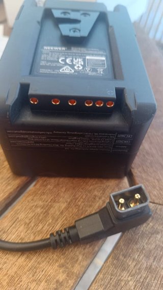 Batería V Mount NEEWER 6800mAh 99Wh