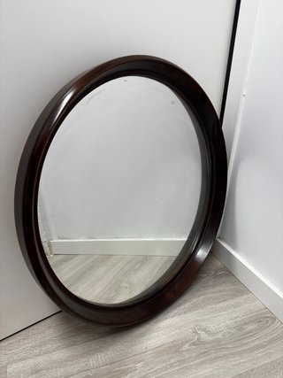 Espejo circular madera oscura