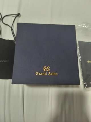 Caja Grand Seiko Azul, instrucciones y bolsa