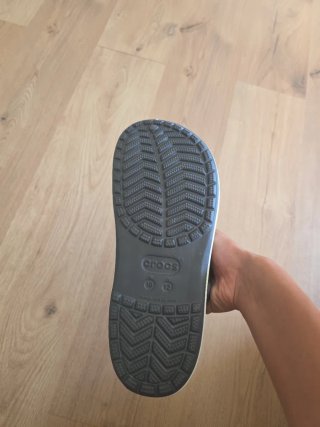 Zuecos Crocs Grises