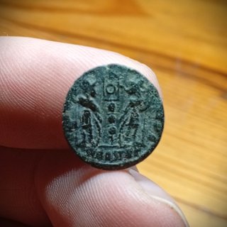 Moneda romana – Constantino II - G. Exercitus