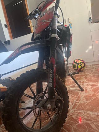 Moto Eléctrica ROAN Motocross Roja y Negra