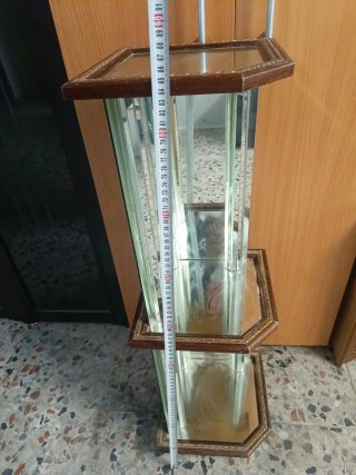 Vitrina de espejo de madera y cristal