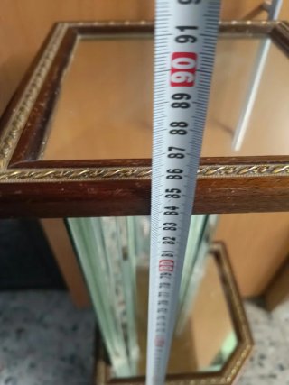 Vitrina de espejo de madera y cristal