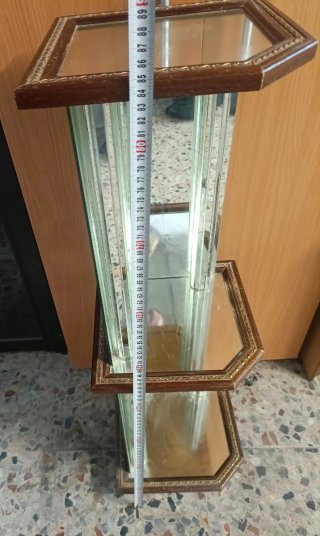 Vitrina de espejo de madera y cristal