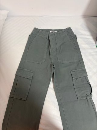 Pantalones cargo Pull&Bear caqui