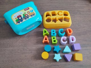 Juego de encaje letras y formas