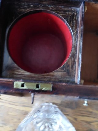 Caja de té antigua de madera