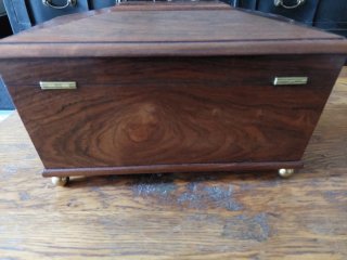 Caja de té antigua de madera