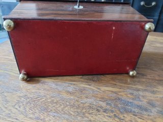 Caja de té antigua de madera