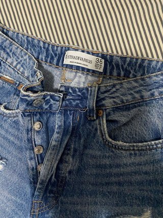 Pantalón vaquero desgastado