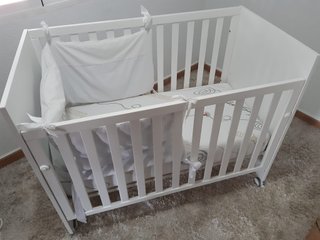 Cuna de bebé blanca