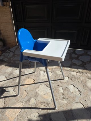 Trona IKEA azul reversible