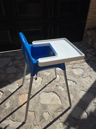 Trona IKEA azul reversible