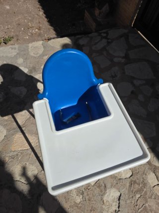 Trona IKEA azul reversible