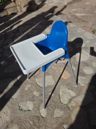 Trona IKEA azul reversible