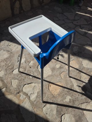 Trona IKEA azul reversible
