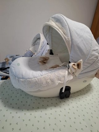 Carro y silleta de bebé azul y beig