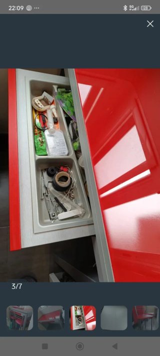 Mesa y sillas de cocina rojas