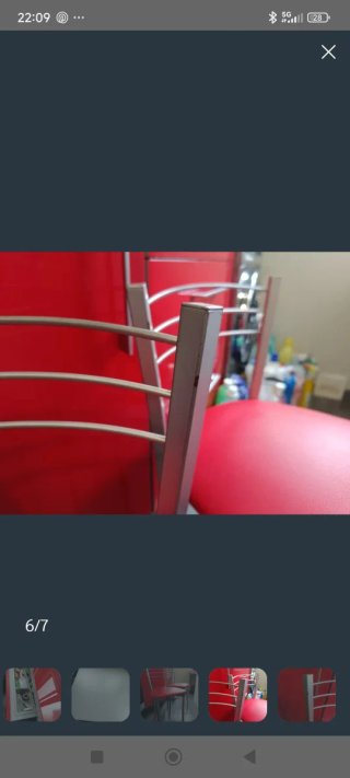 Mesa y sillas de cocina rojas