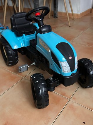 Tractor de pedales azul para niños