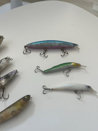 Señuelos de pesca variados