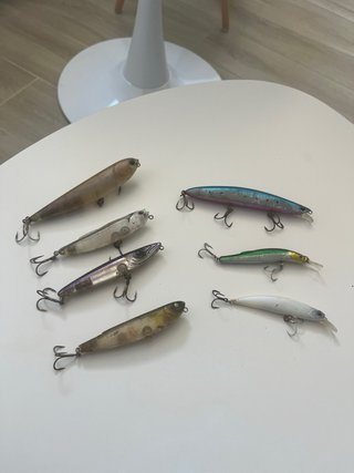 Señuelos de pesca variados