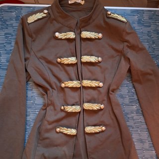 Chaqueta militar húsar caqui con adornos dorados