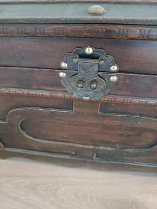 Baúl de madera estilo rústico