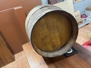 Barrica de vino antigua de madera
