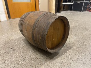Barrica de vino antigua de madera