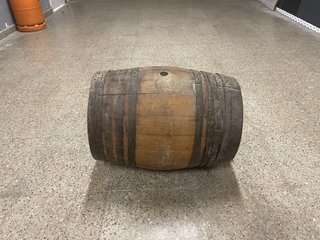 Barrica de vino antigua de madera