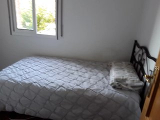 Se alquila  habitación  a chicas para persona sola