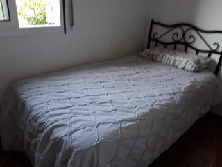 Se alquila  habitación  a chicas para persona sola