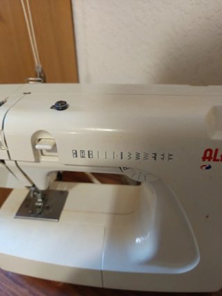 Máquina de coser Alfa 639