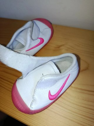 Zapatillas Nike Bebé Blancas y Rosas