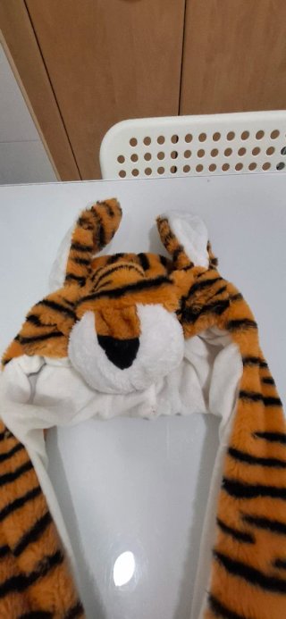Gorro de peluche de tigre con orejas